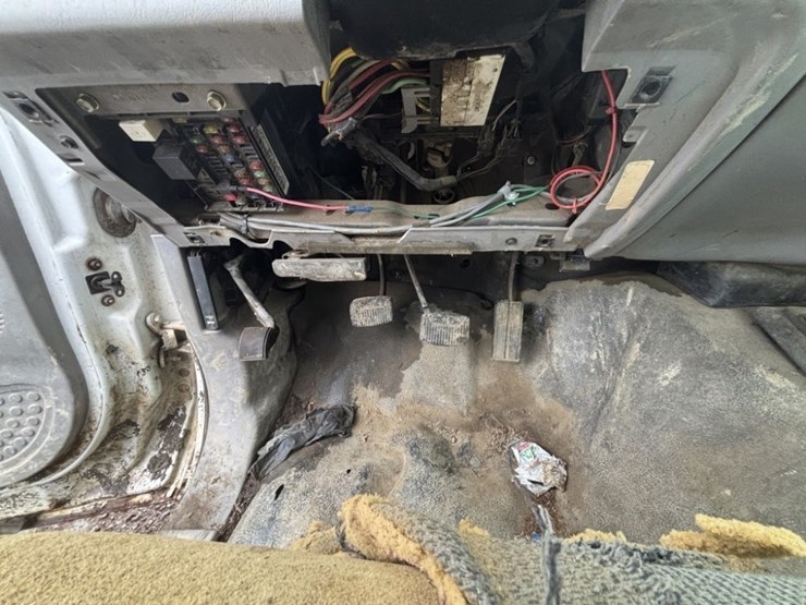 2001-ford-f350-image-24