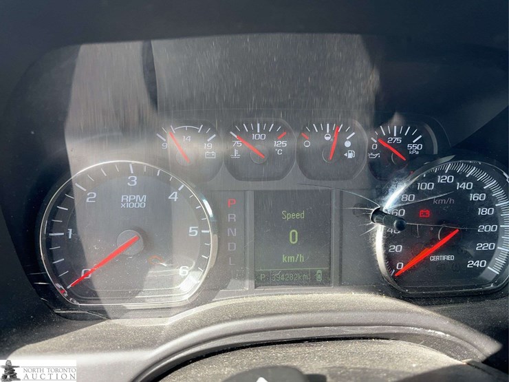 2017-chevrolet-tahoe-image-8