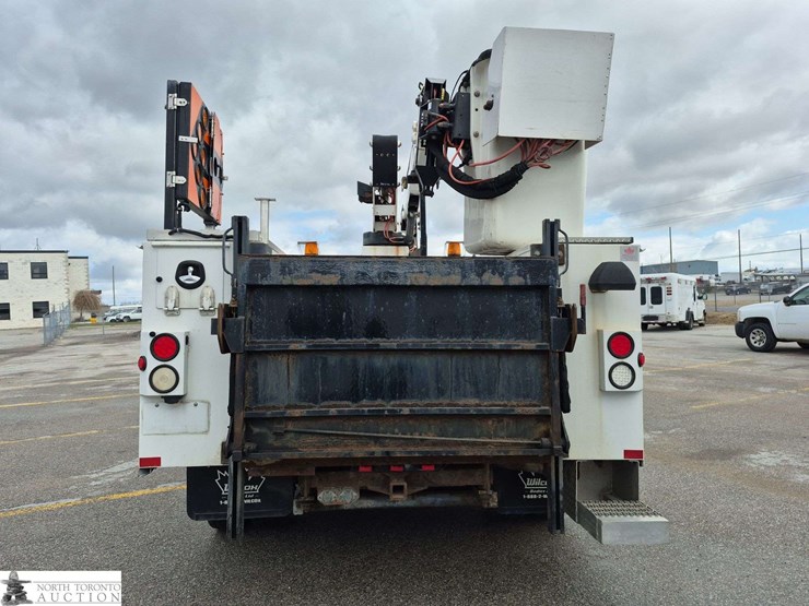 2011-ford-f550-image-6