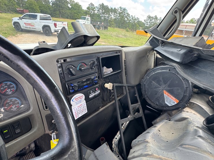 2010-international-4300-image-11