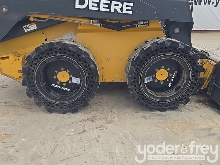 2011-deere-328d-image-12
