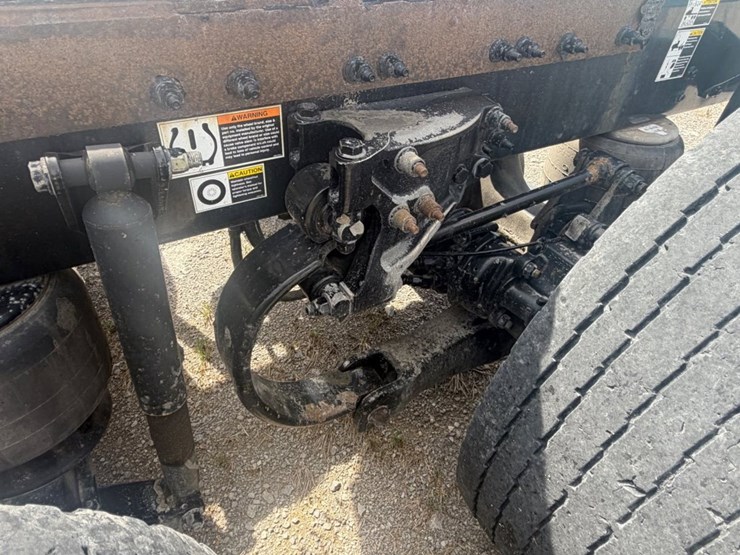 2019-peterbilt-567-image-18