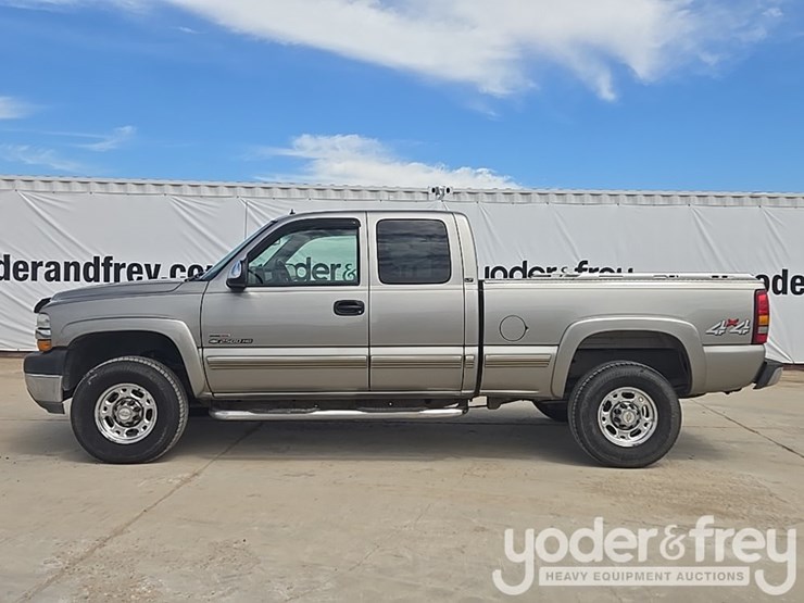 2002-chevrolet-silverado-2500hd-image-2