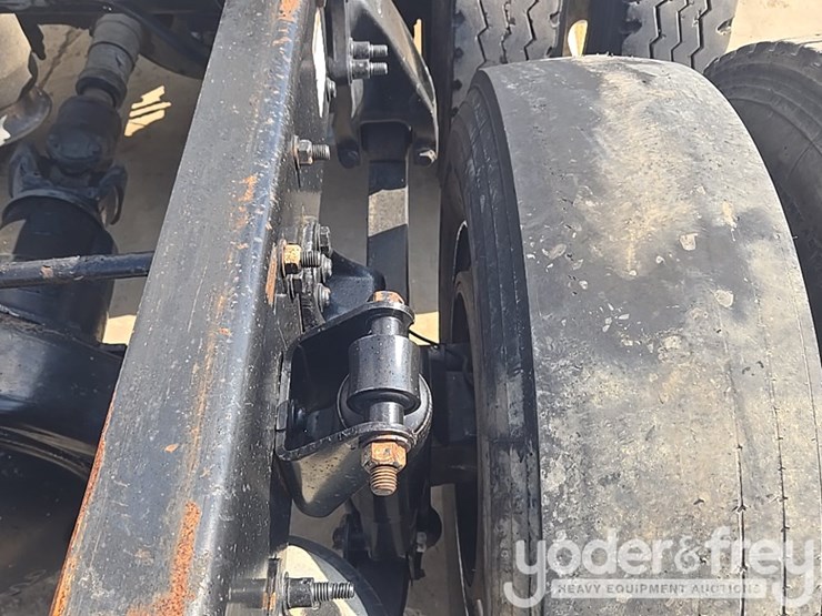 2014-freightliner-cascadia-113-image-35