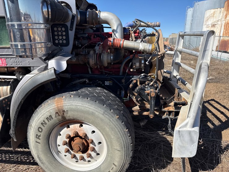 2012-kenworth-t800-image-3