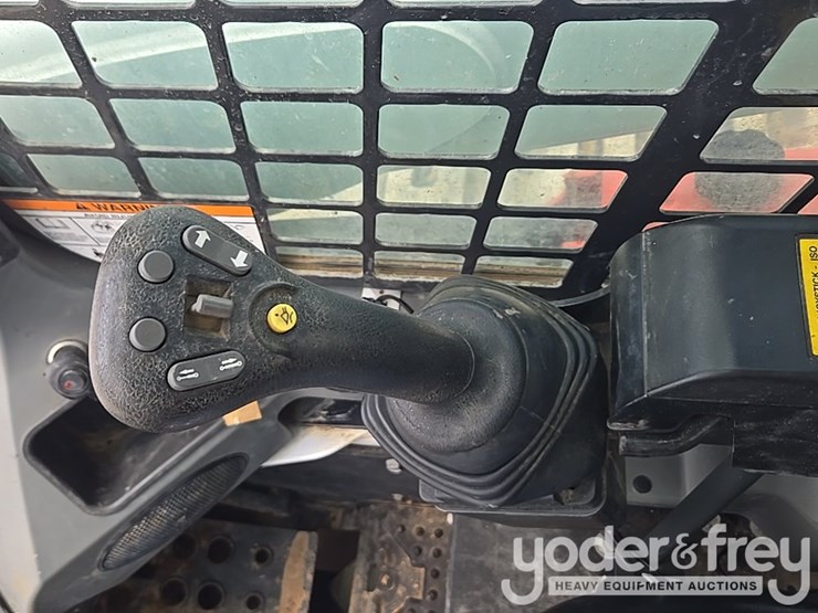 2021-bobcat-t740-image-93