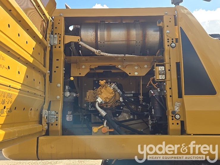 2019-caterpillar-336-image-41