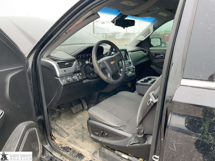 2018-chevrolet-suburban-image-11