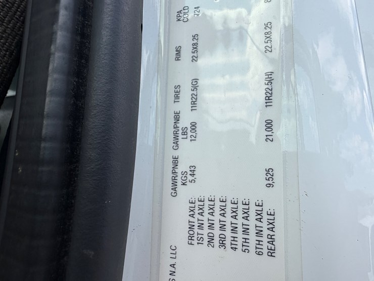 2020-freightliner-m2-106-image-37