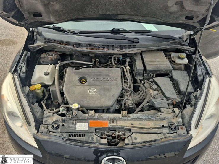 2014-mazda-mazda5-image-10