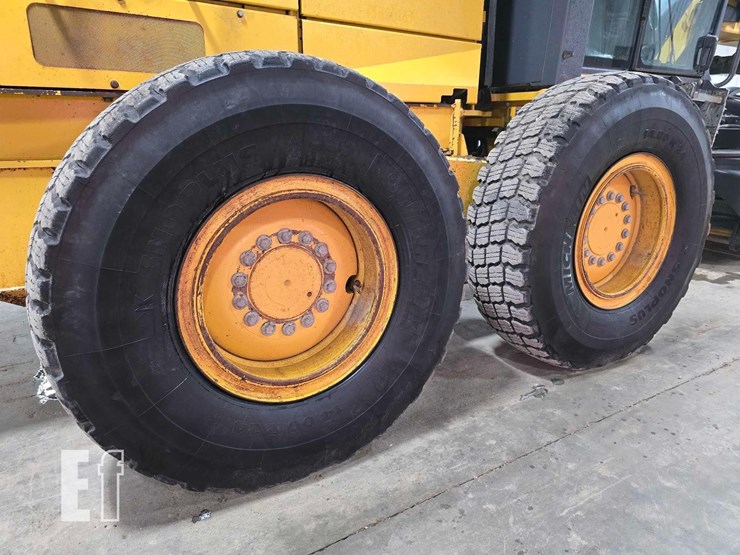 2012-deere-770g-image-32