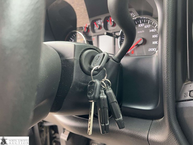 2015-chevrolet-silverado-2500hd-image-14