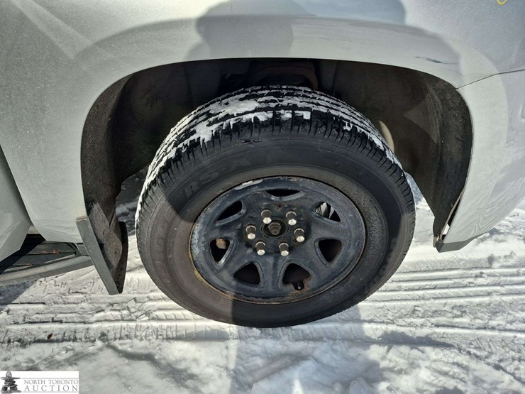 2017-chevrolet-tahoe-image-28