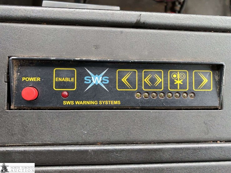 2011-freightliner-m2-106-image-21