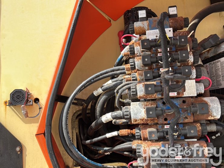 2014-jlg-800aj-image-25