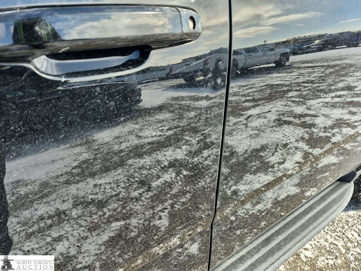 2018-chevrolet-suburban-image-19