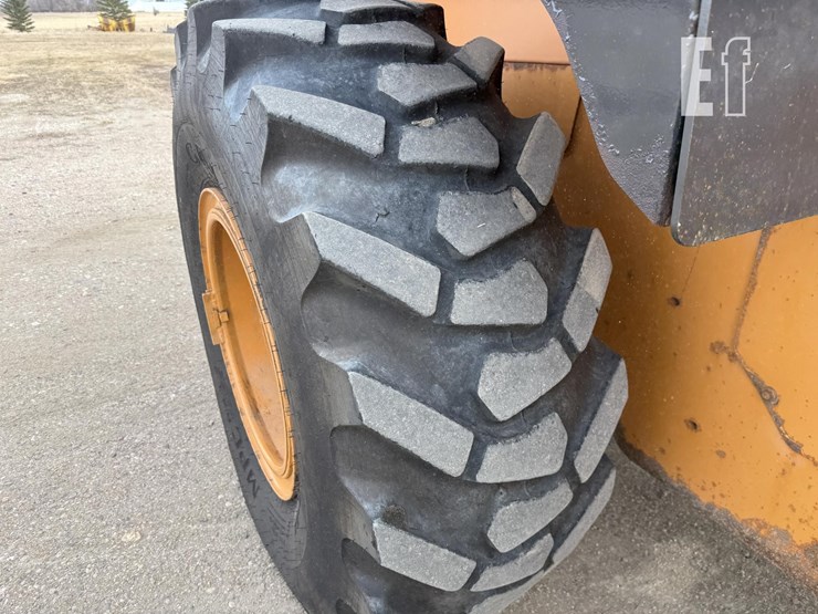 2010-case-721e-image-13