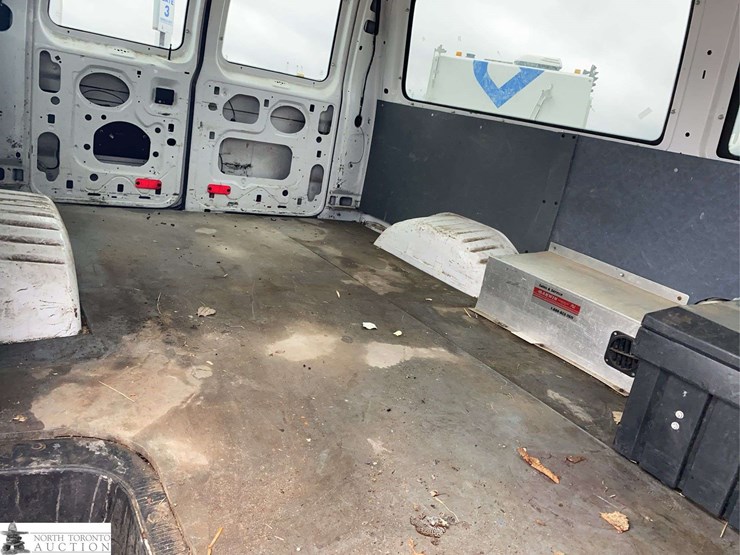 2009-ford-cargo-image-33