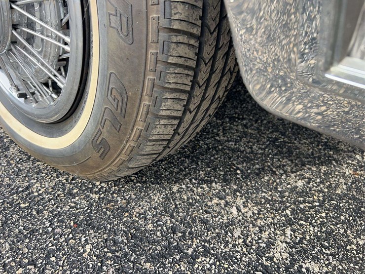 1989-lincoln-town-car-image-45