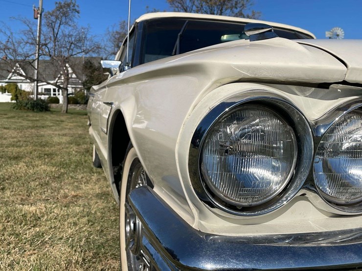 1965-ford-thunderbird-image-13