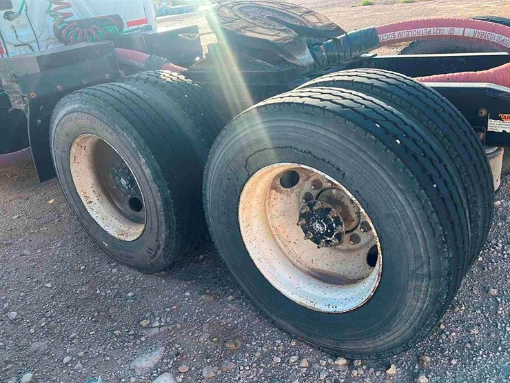 2014-freightliner-cascadia-image-4