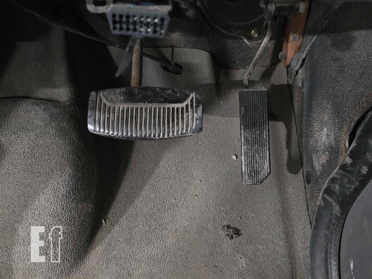 2005-ford-e150-image-13