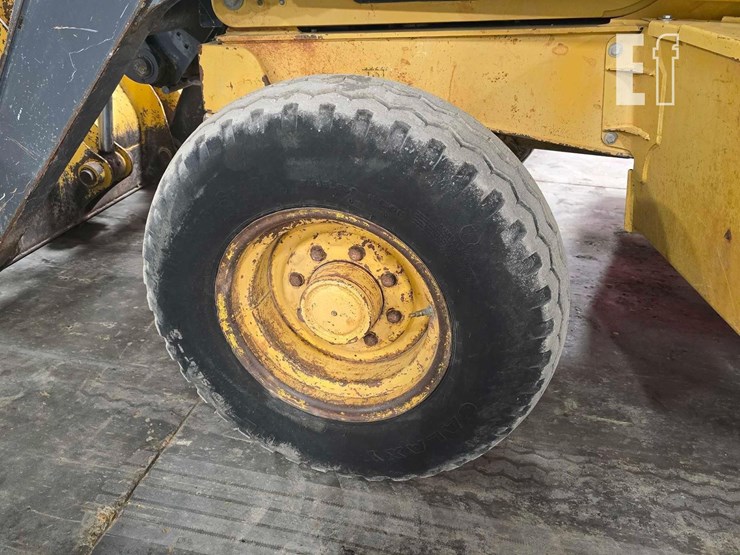 2011-deere-310j-image-28