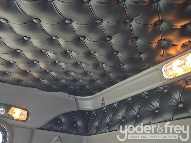 2014-kenworth-t880-image-122