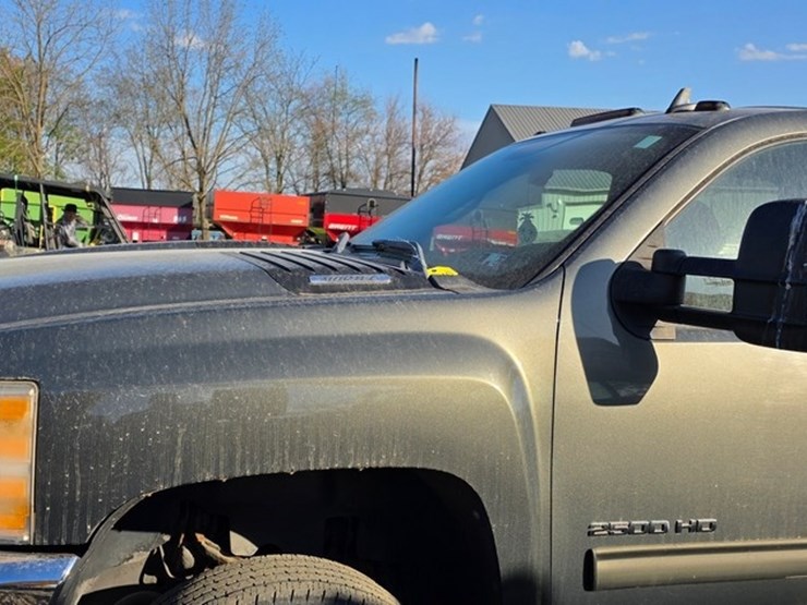 2011-chevrolet-2500-image-9