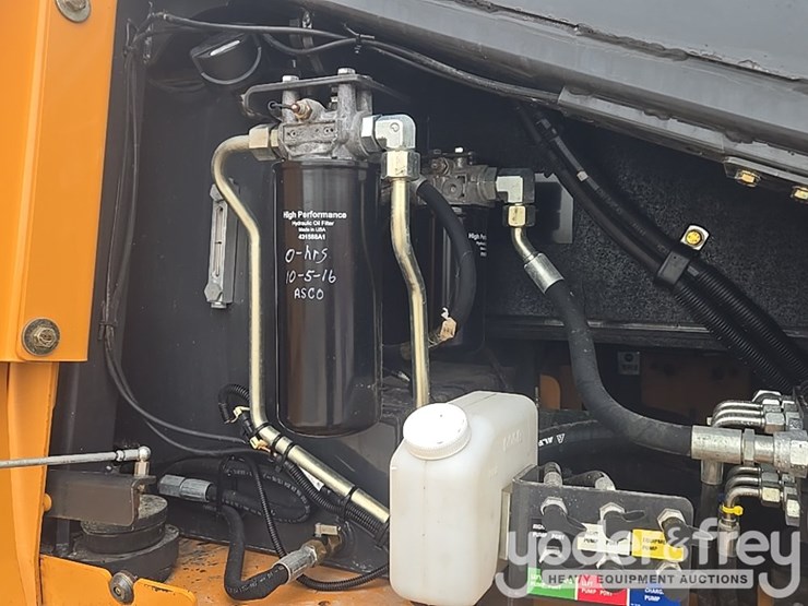 2016-case-750m-image-66