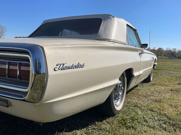 1965-ford-thunderbird-image-28