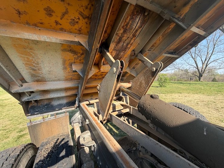 #31743-•-1996-gmc-c7h-single-axle-dump-truck-image-24