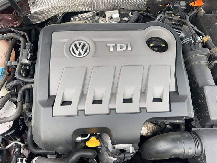 2014-volkswagen-passat-tdi-image-76