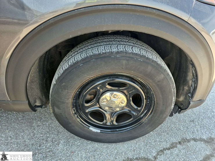 2020-ford-explorer-image-28