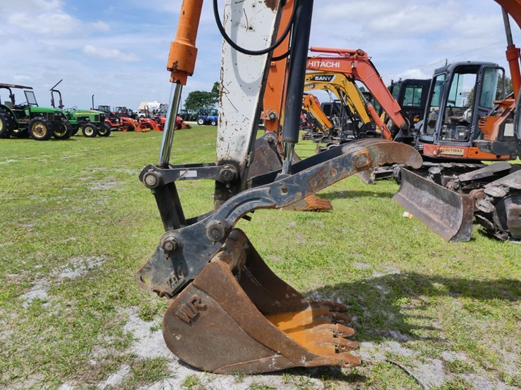 2011-bobcat-e80-image-8