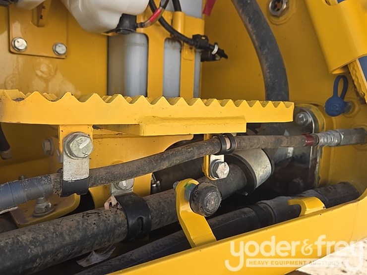 2023-komatsu-d61px-24-image-43