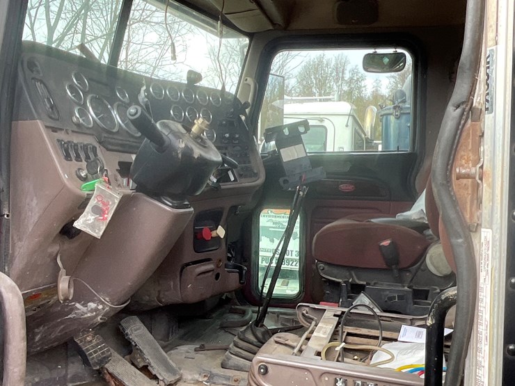 2012-peterbilt-388-image-7