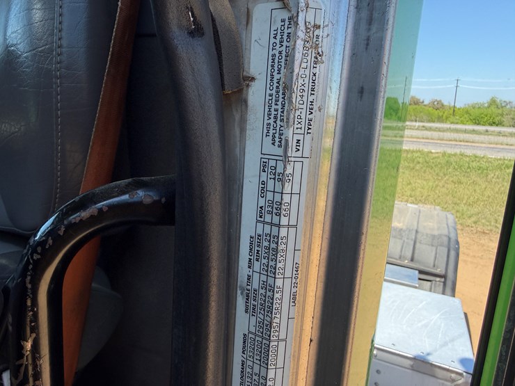 2020-peterbilt-367-image-22