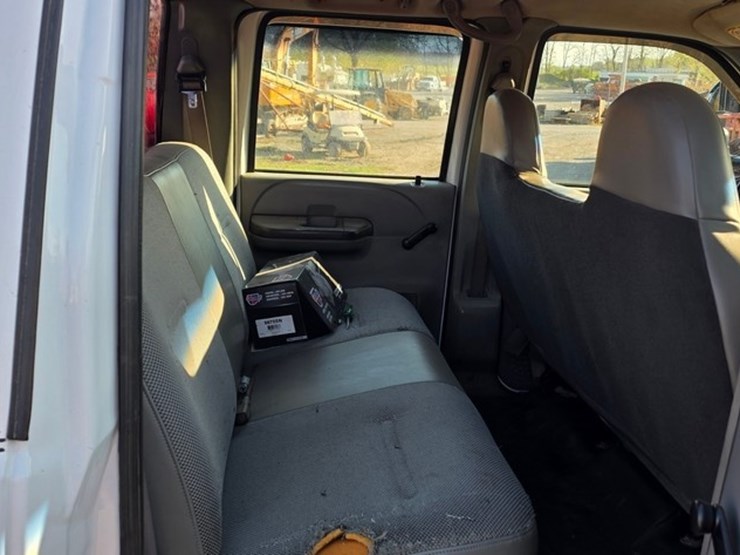 2004-ford-f350-image-36