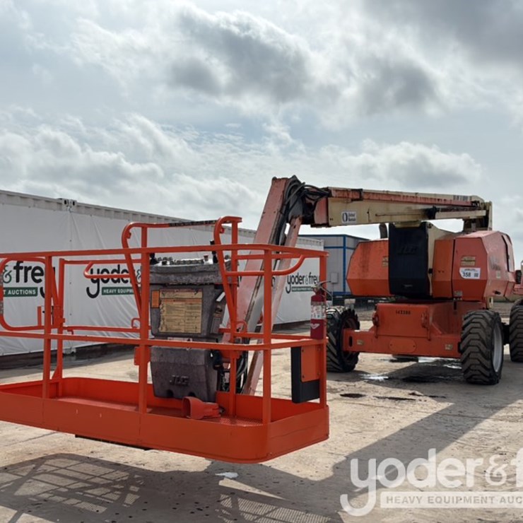 2014 JLG 800AJ