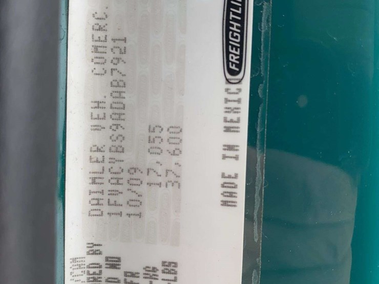 2010-freightliner-m2-106-image-57