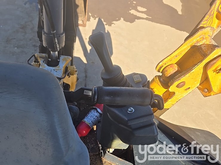 2010-deere-310sj-image-72