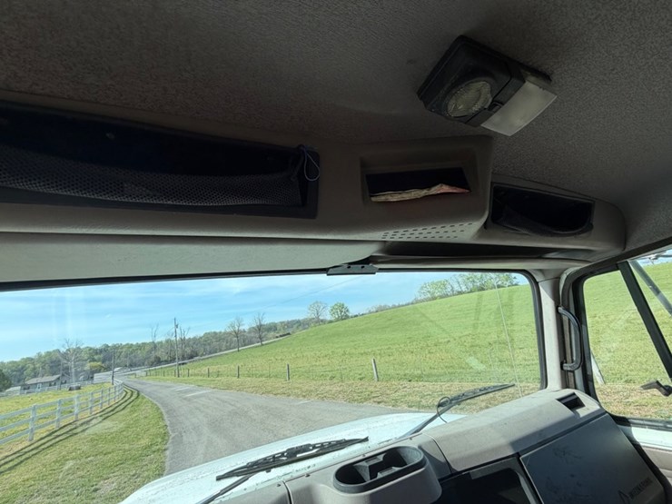 1997-international-4700-image-20