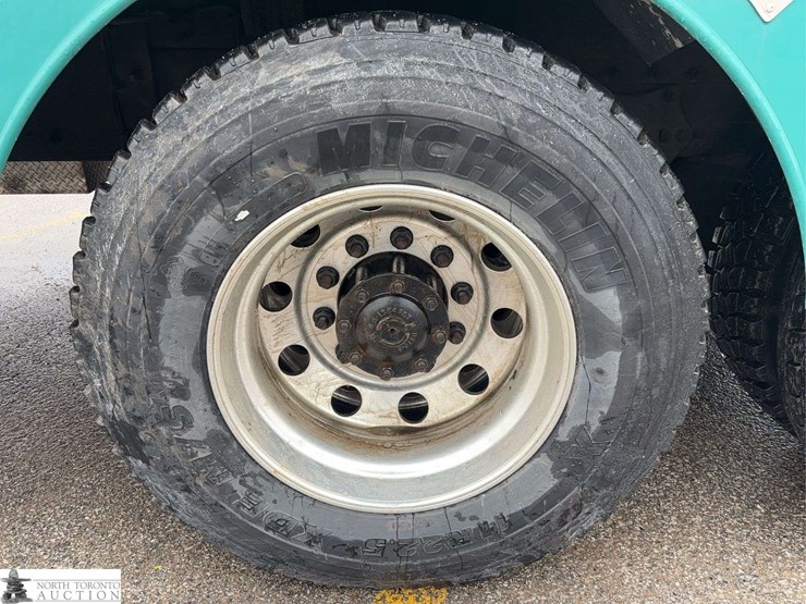 2012-freightliner-m2-106-image-49