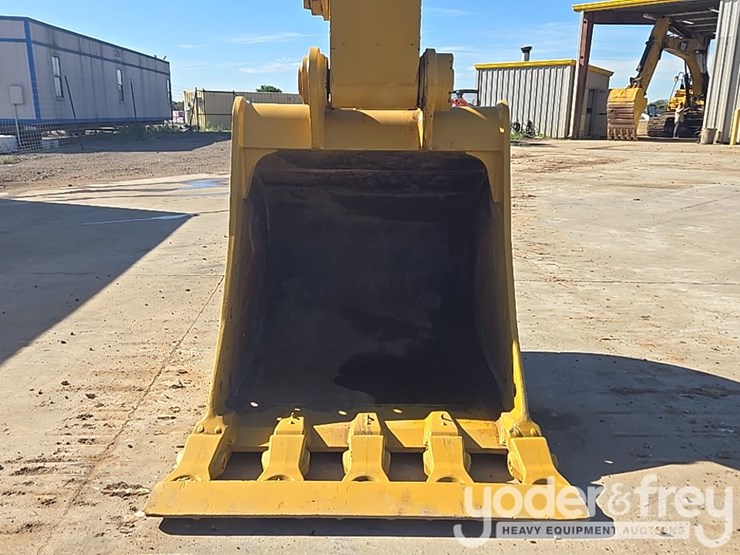 2019-caterpillar-336-image-26