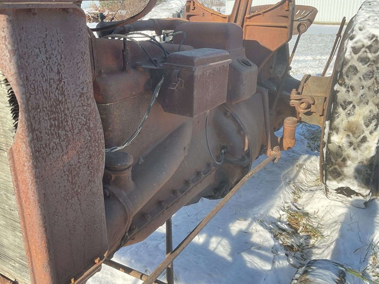 fordson-with-hard-rubber-tires-image-31