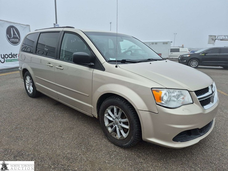 2015-dodge-grand-caravan-sxt-image-3