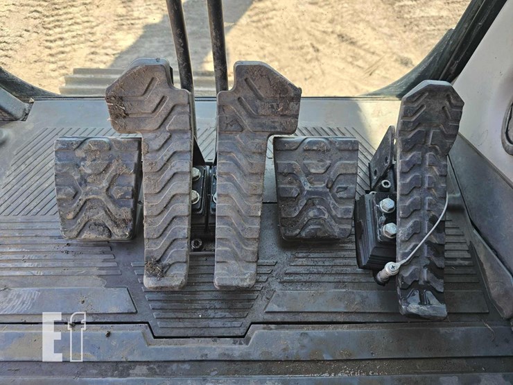 2020-caterpillar-323-image-16