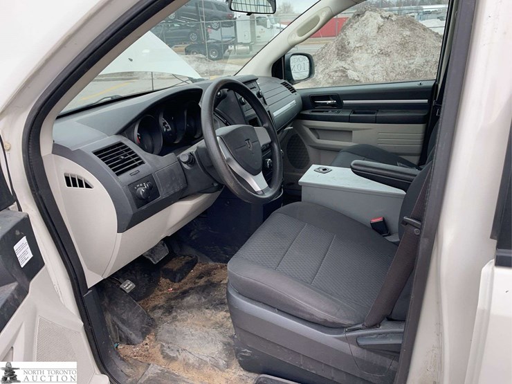 2010-dodge-grand-caravan-image-11