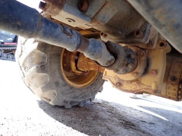 2014-deere-324j-image-38